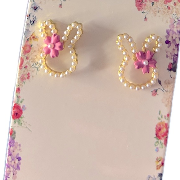 Floral Pearl Bunny Pierced Earrings - Picture 3 of 5